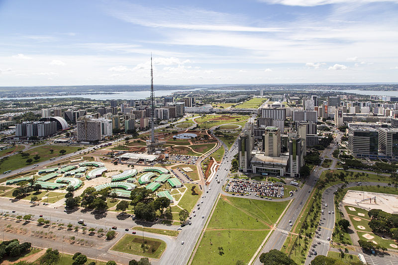 Brasilia_aerea_eixo_monumental